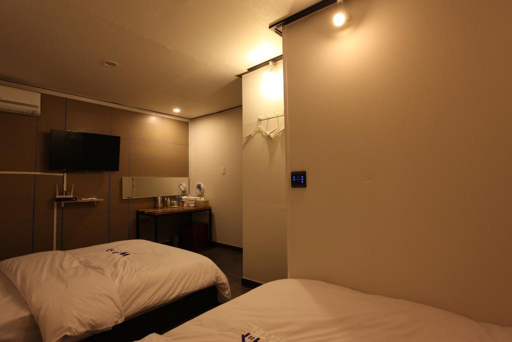 W Mini Hotel Dongdaemoon Seoel Buitenkant foto