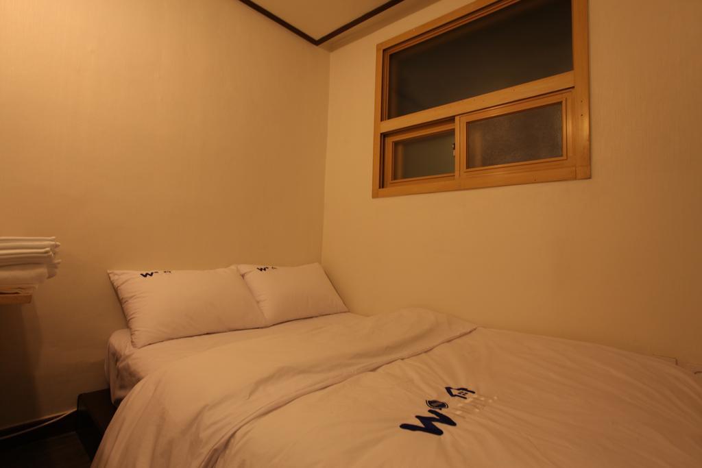 W Mini Hotel Dongdaemoon Seoel Buitenkant foto