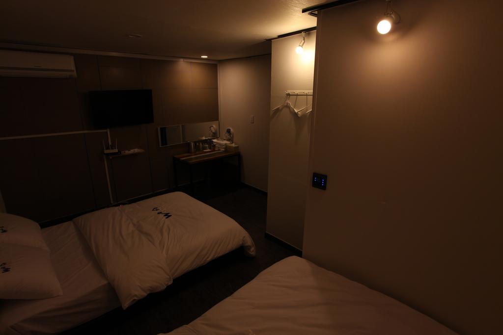W Mini Hotel Dongdaemoon Seoel Buitenkant foto