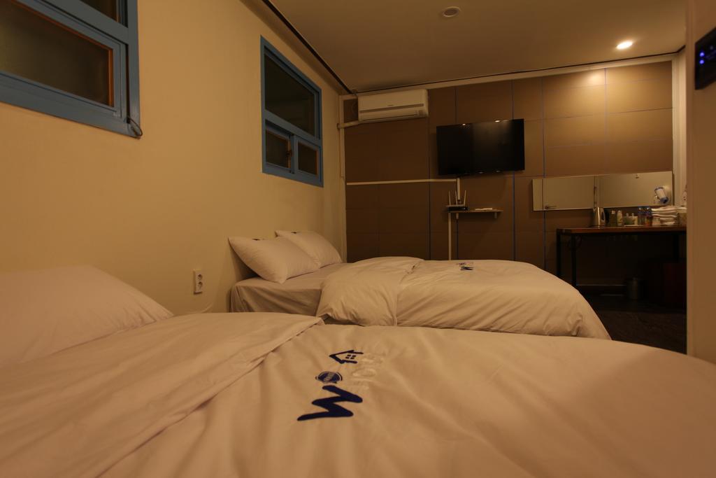 W Mini Hotel Dongdaemoon Seoel Buitenkant foto