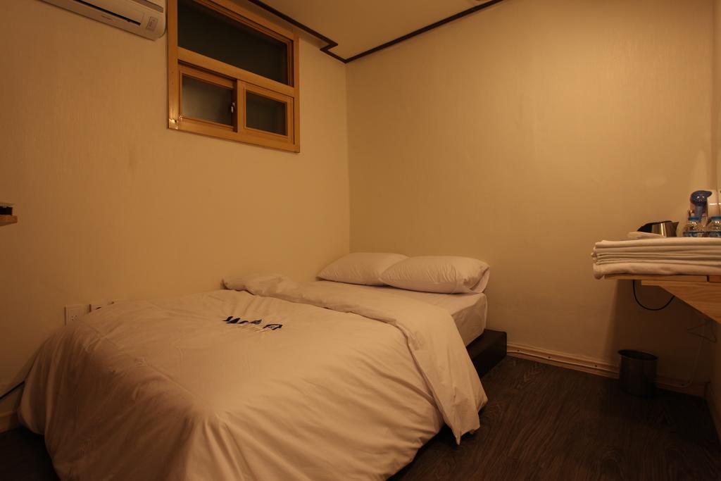 W Mini Hotel Dongdaemoon Seoel Buitenkant foto