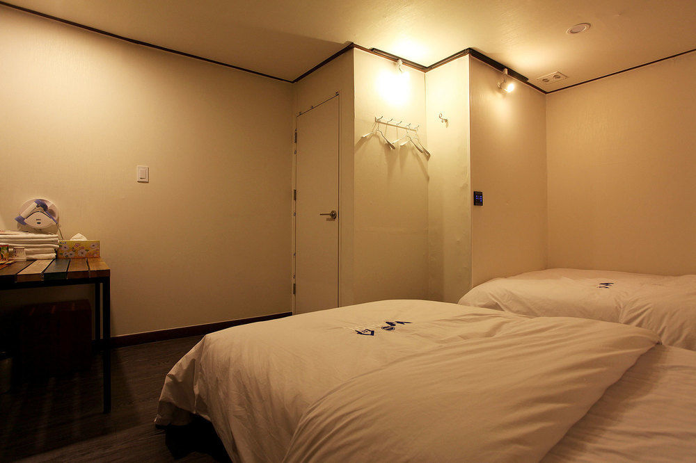 W Mini Hotel Dongdaemoon Seoel Buitenkant foto