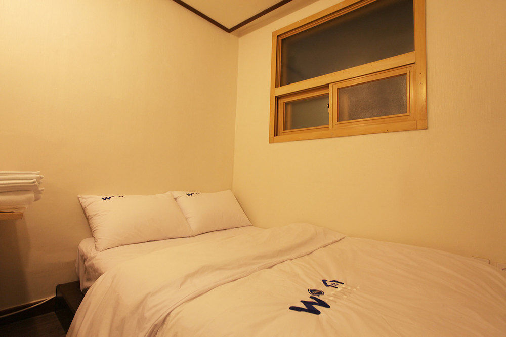 W Mini Hotel Dongdaemoon Seoel Buitenkant foto