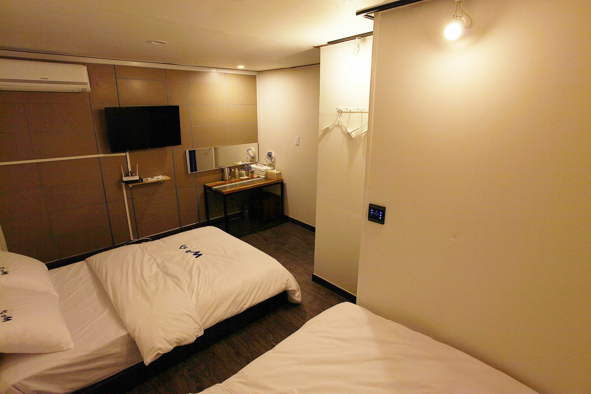 W Mini Hotel Dongdaemoon Seoel Buitenkant foto